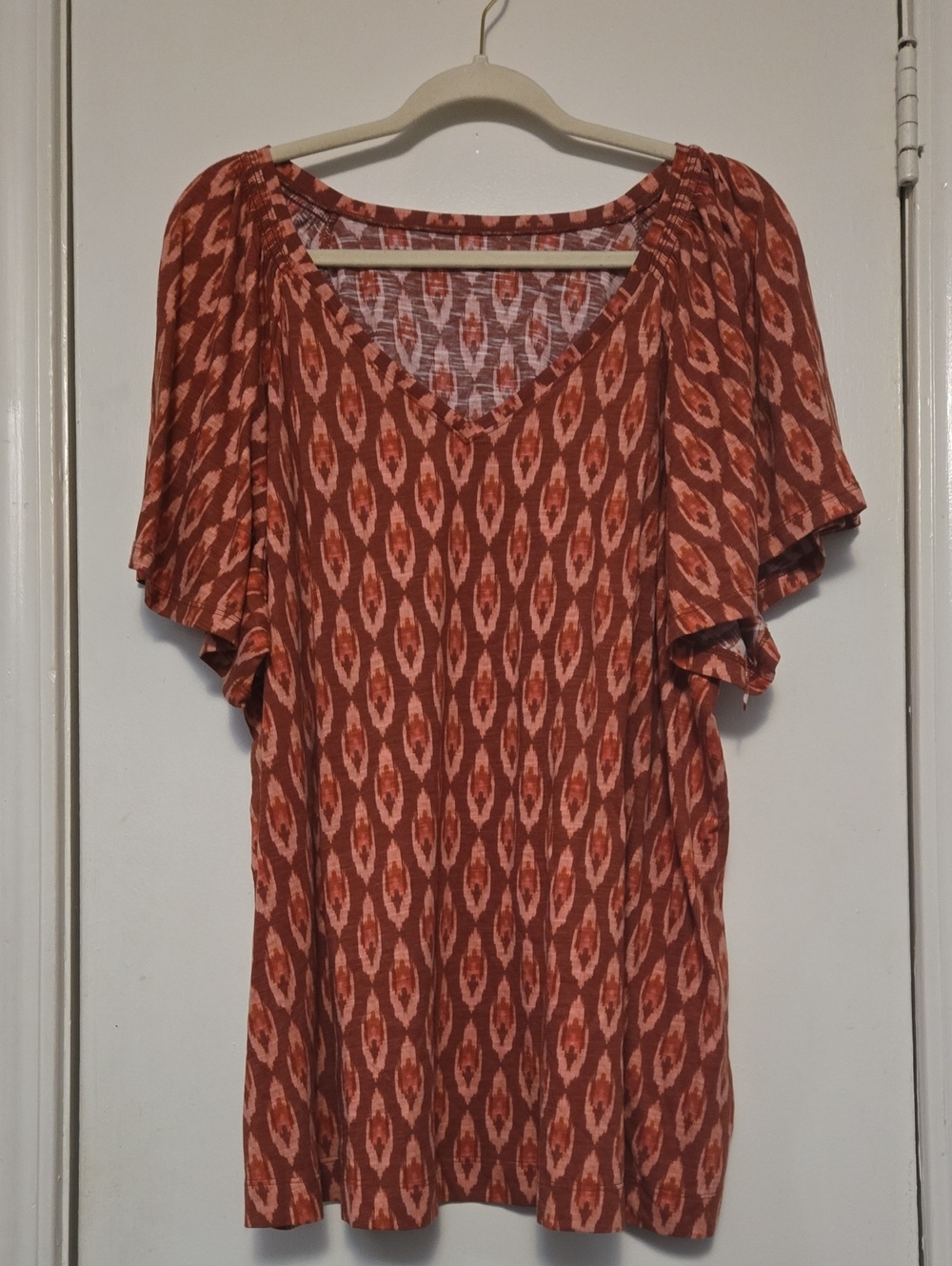 NWOT Lane Bryant Rust Ikat Flutter-Sleeve V-Neck Tee